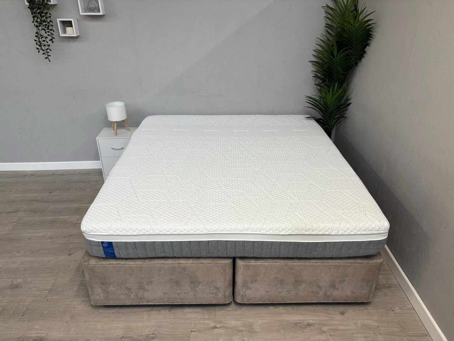 EMMA - Smart Deluxe Hybrid 6ft Superking Mattress - RRP £1,379