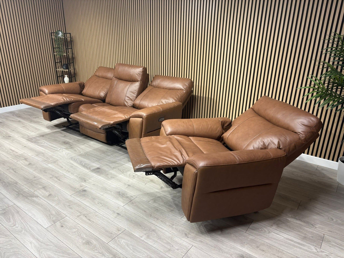 DANETTI Leather 3 Seater Sofa + Armchair Power Recliner Set - RRP: £3298