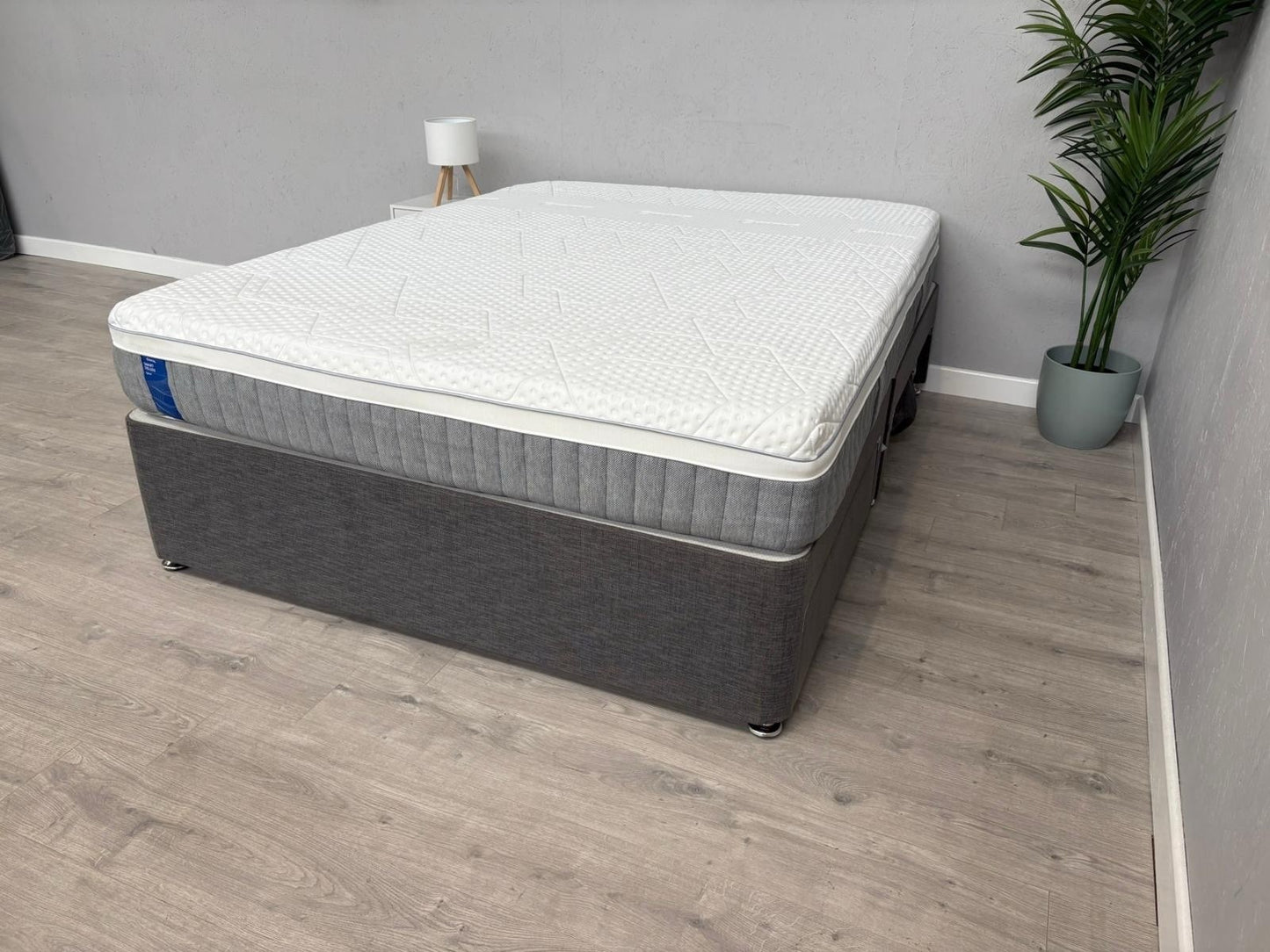 EMMA - Smart Deluxe Hybrid 4ft 6 Double Mattress - RRP £1,099