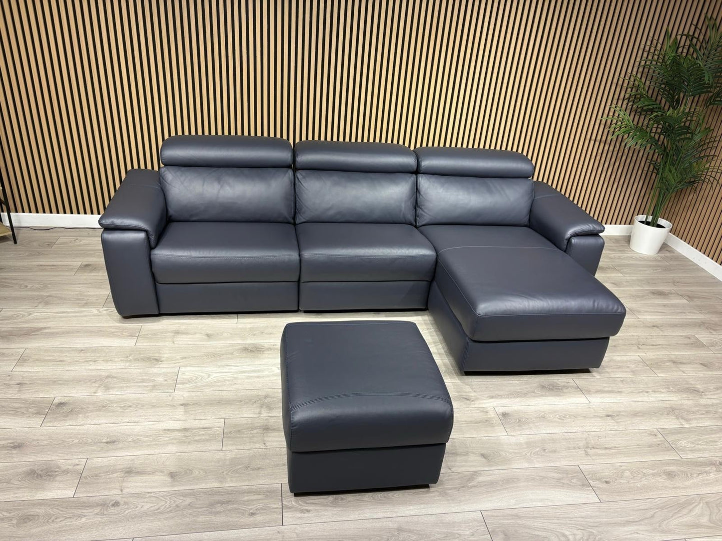 F. Village - Nicoletti DAVIDE Leather Power Chaise Sofa + Stool - RRP £6,040