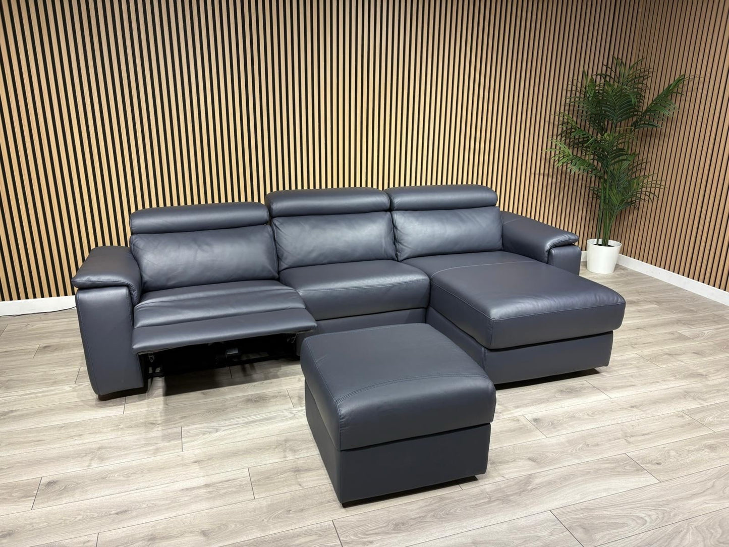 F. Village - Nicoletti DAVIDE Leather Power Chaise Sofa + Stool - RRP £6,040