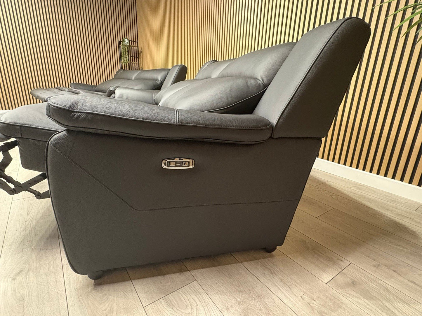 DFS Boston Leather 3 + 2 Seater Sofa Set, Power Recliners RRP: £4495