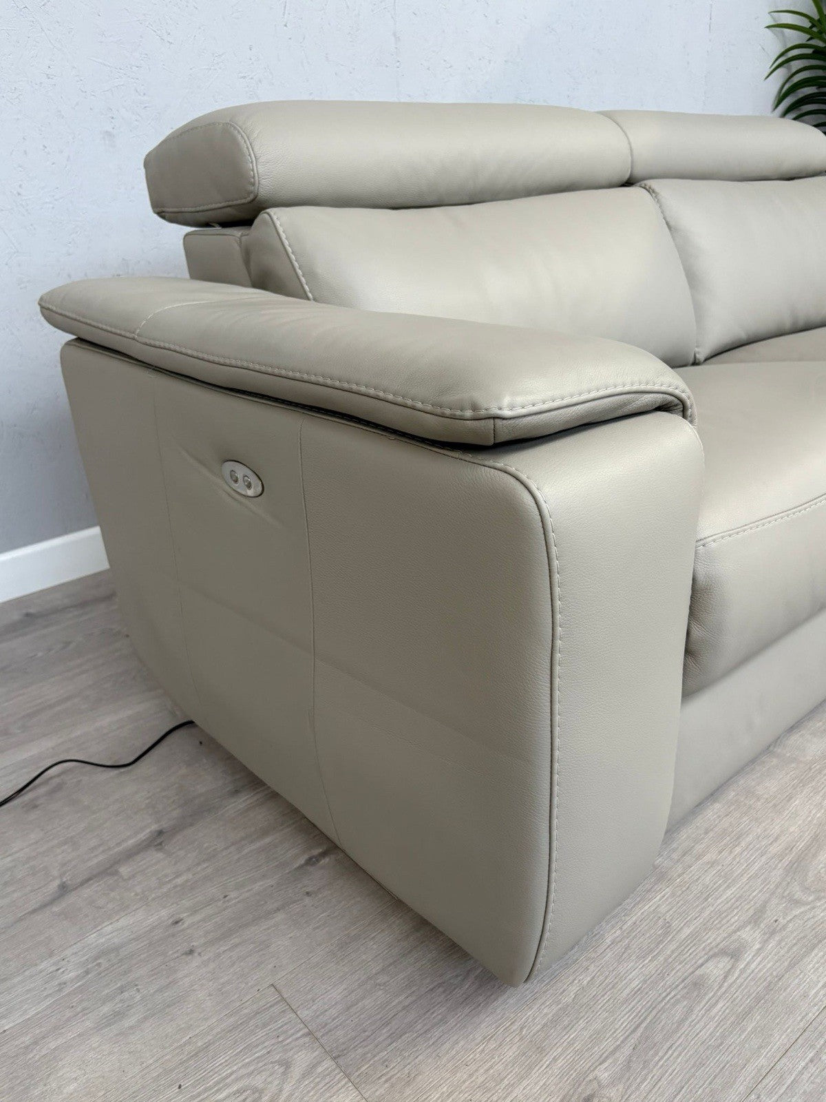 F. Village - Nicoletti DAVIDE Leather 3 Seater Power Recliner - RRP £2845