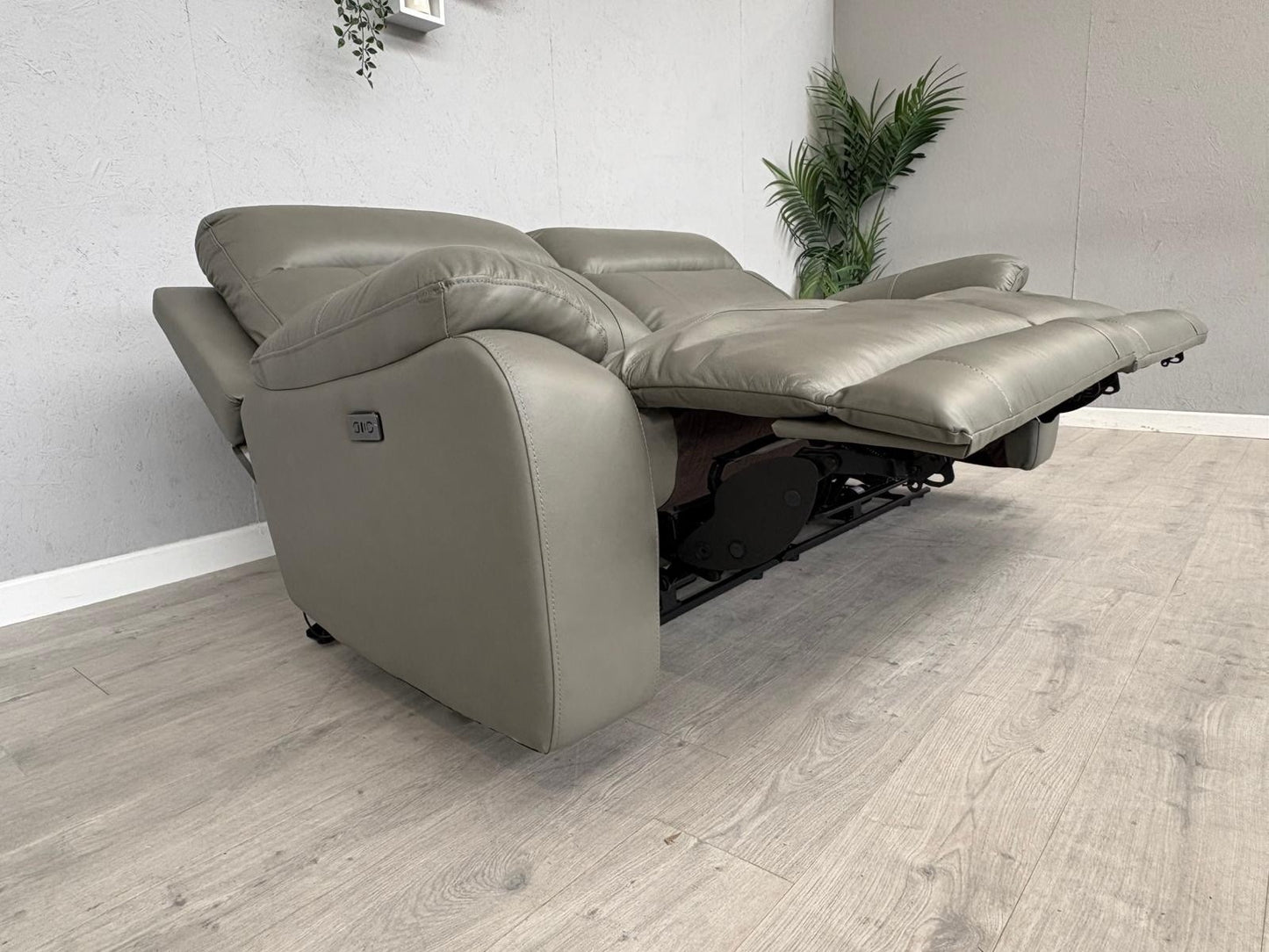 DFS Model Leather 3 Seater Power Recliner Sofa - RRP £1599