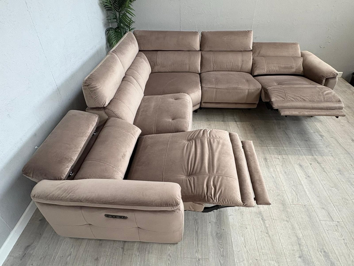 Furniture Village MOET Fabric 2 Corner 2 Power Recliner Corner Sofa - RRP £3595