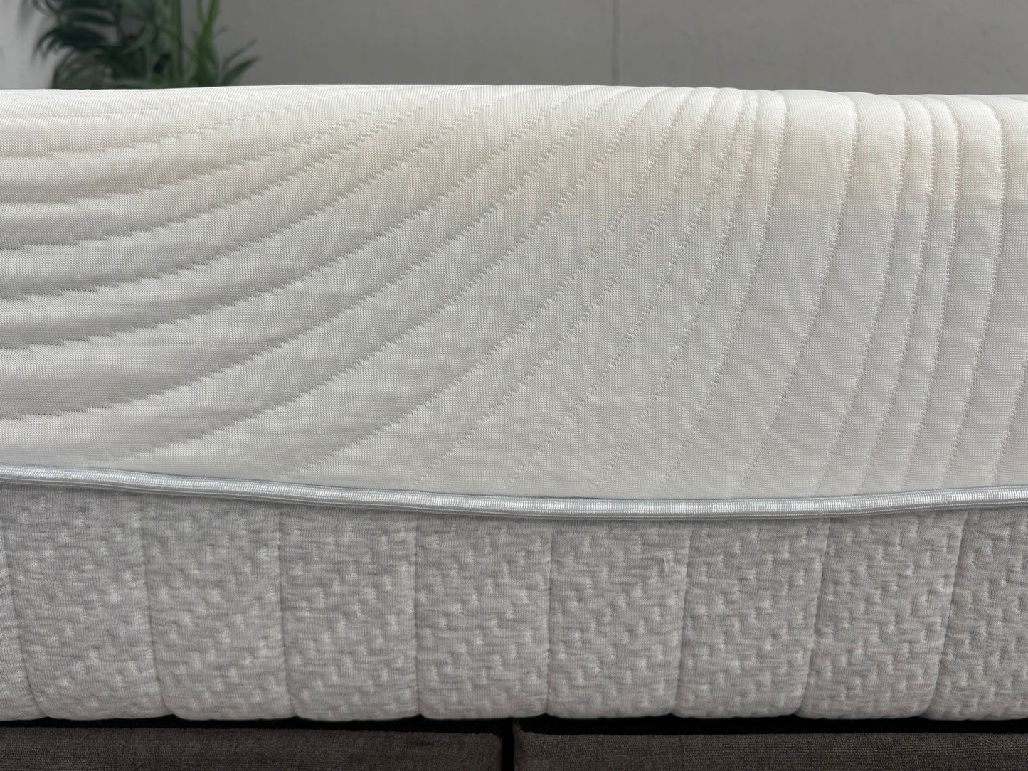 NEXT - The Superior Memory Foam Mattress 4ft 6 Double Mattress - RRP £599