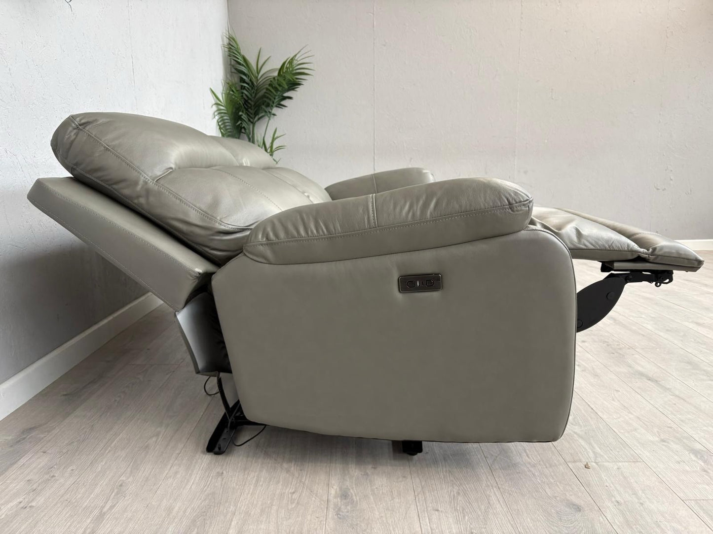 DFS Model Leather 3 Seater Power Recliner Sofa - RRP £1599