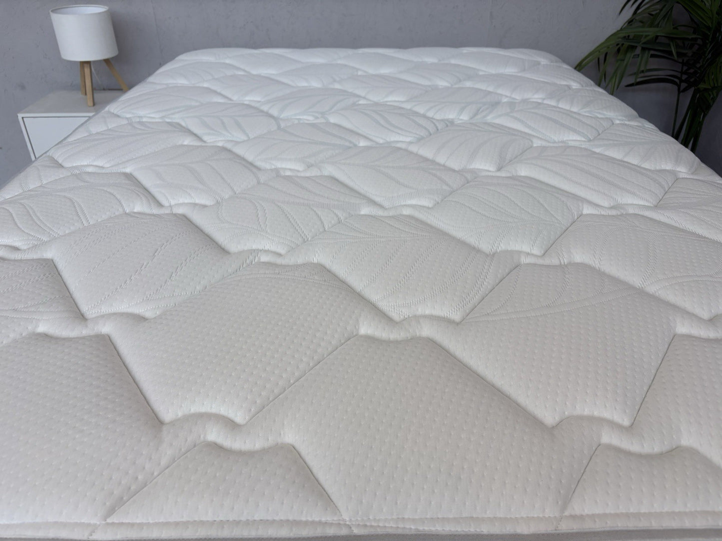 Staples and Co Eco Revitalise Pocket 3800 4ft 6 Double Mattress - RRP £1,499
