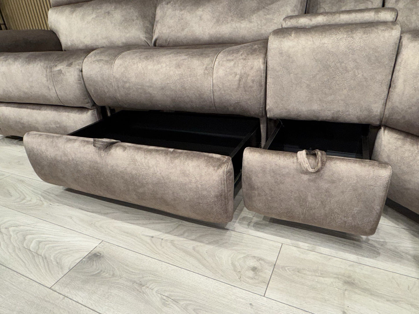 DFS Sample VEGAS Fabric 2 Corner 2 Power Recliner Sofa + Console - RRP £2999