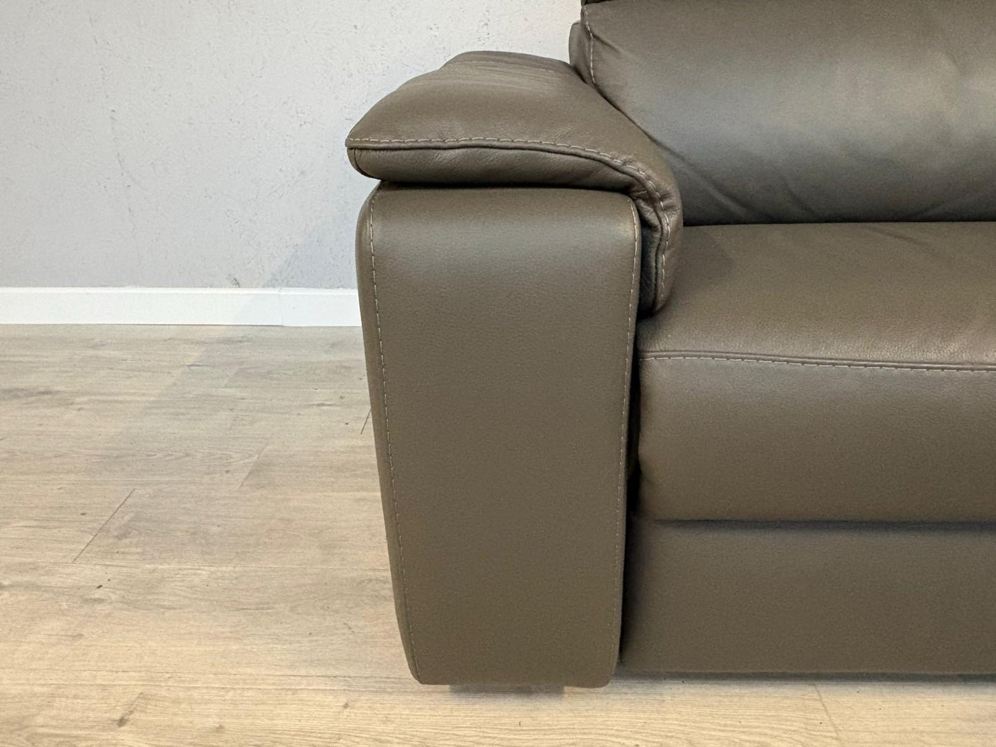 F.V. - Nicoletti DAVIDE Leather 3 + 2 Seater Power Recliner Sofas - RRP £5,440