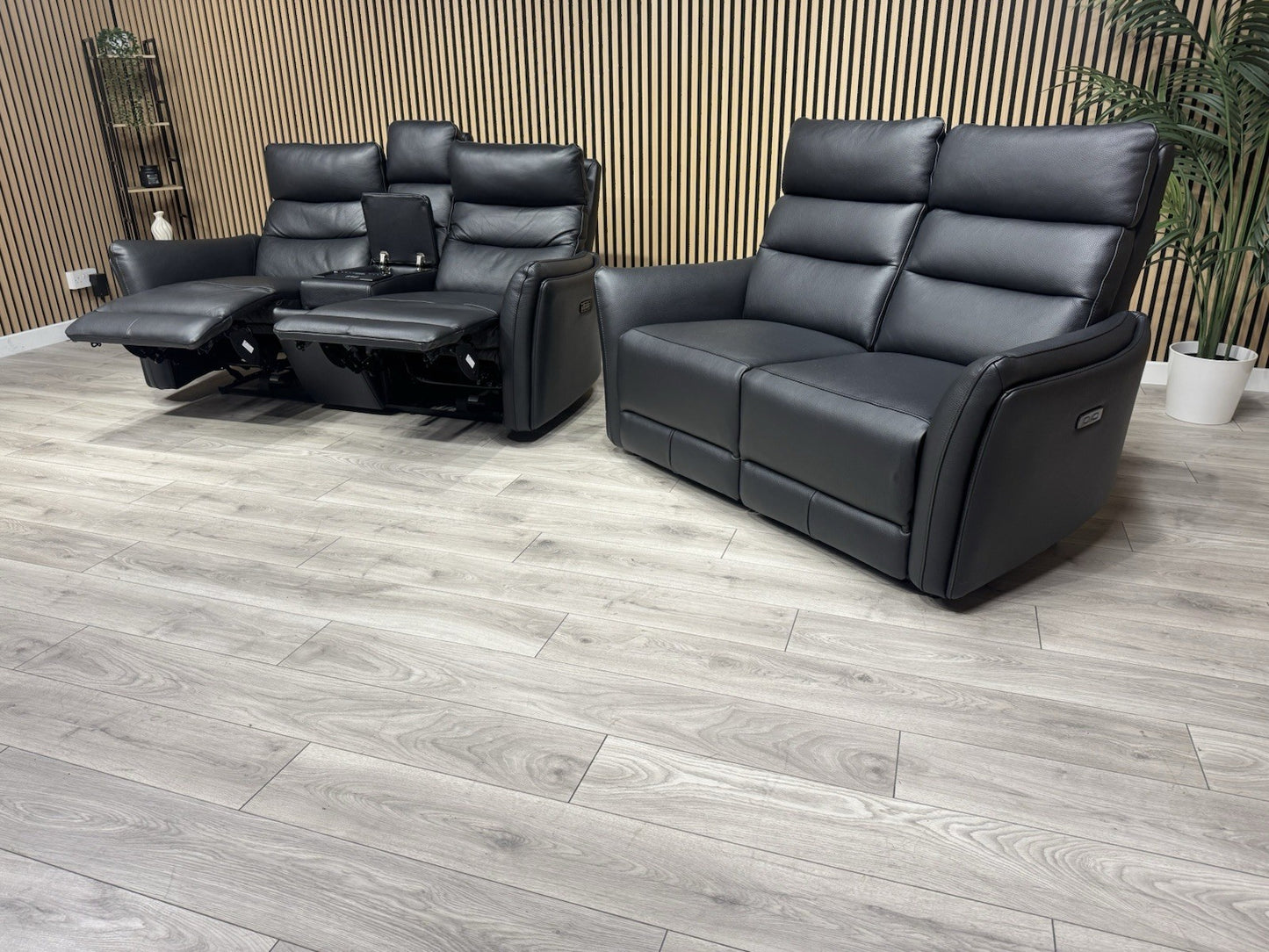 SCS  Cleveley Leather 2+2 Seater Power Recliner/Headrests + Console  - RRP £2898