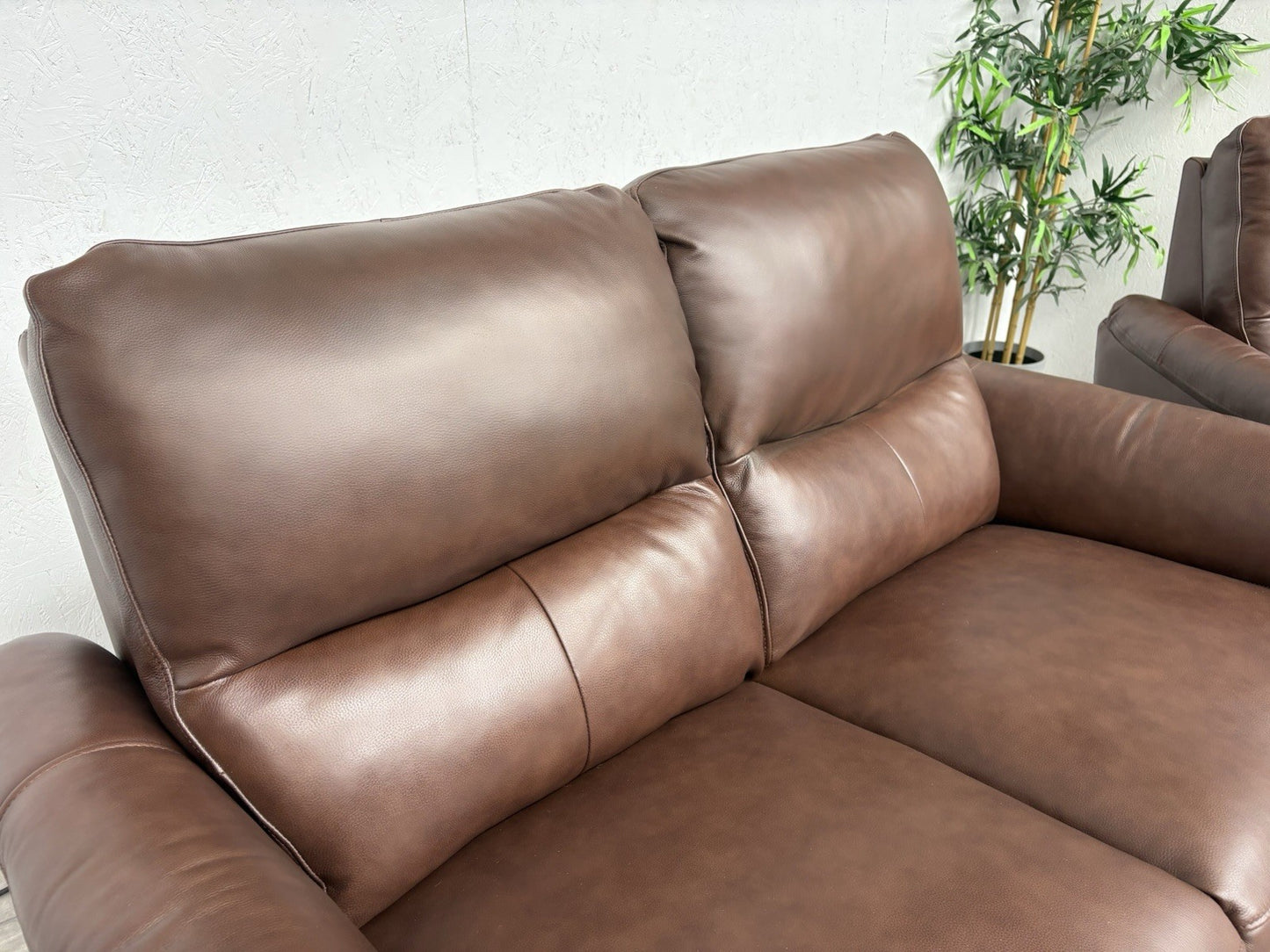 Furniture Village DAYTONA Leather 2 Seater Sofa + 2 x Armchairs - RRP £3,385