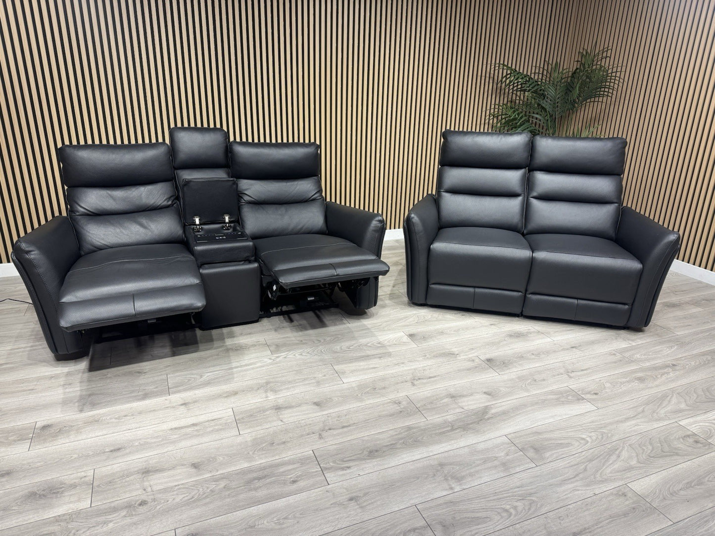 SCS  Cleveley Leather 2+2 Seater Power Recliner/Headrests + Console  - RRP £2898