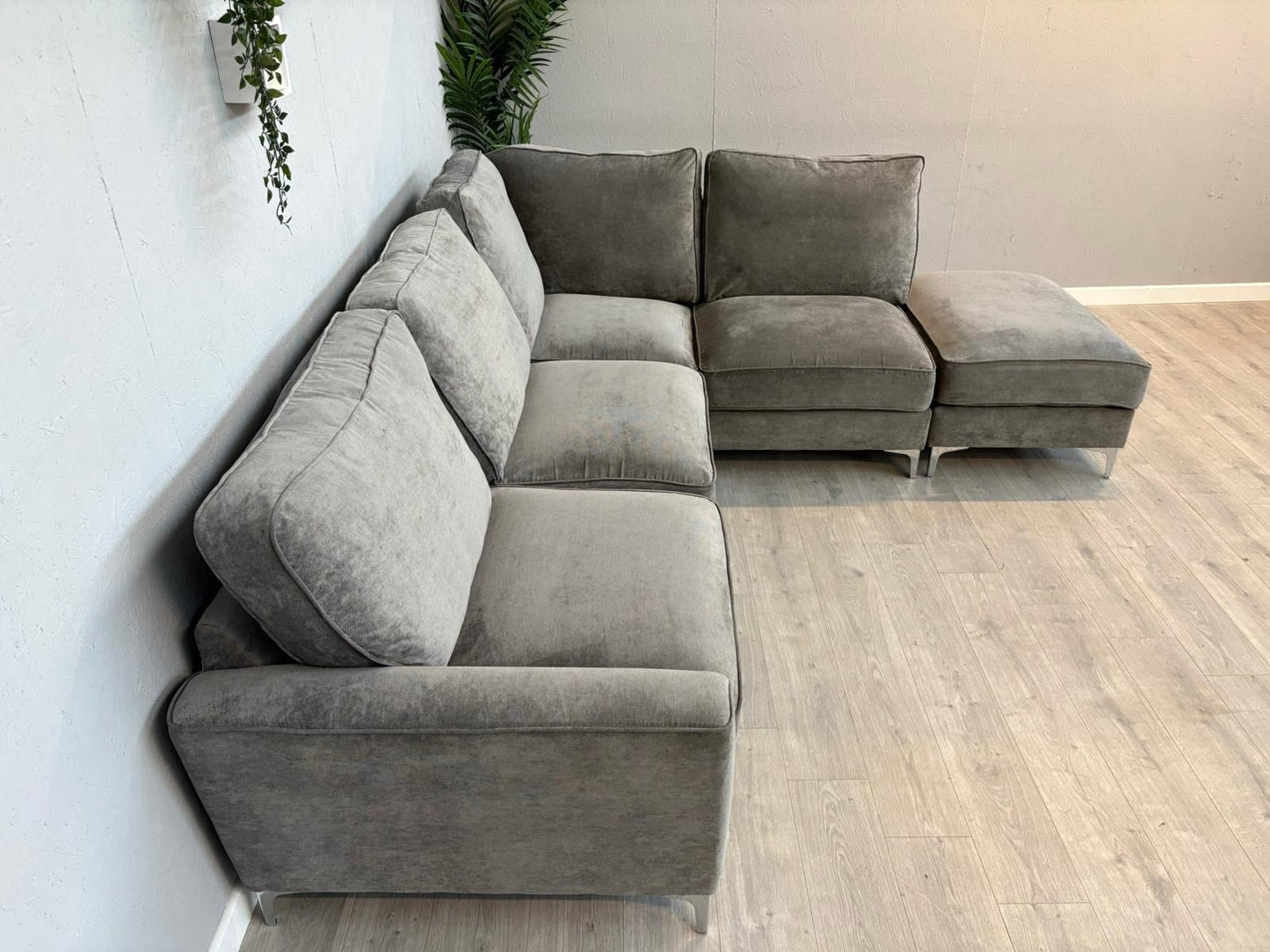 Furniture Village LEGEND RHF Classic Back Fabric Chaise Corner Sofa - RRP £1895