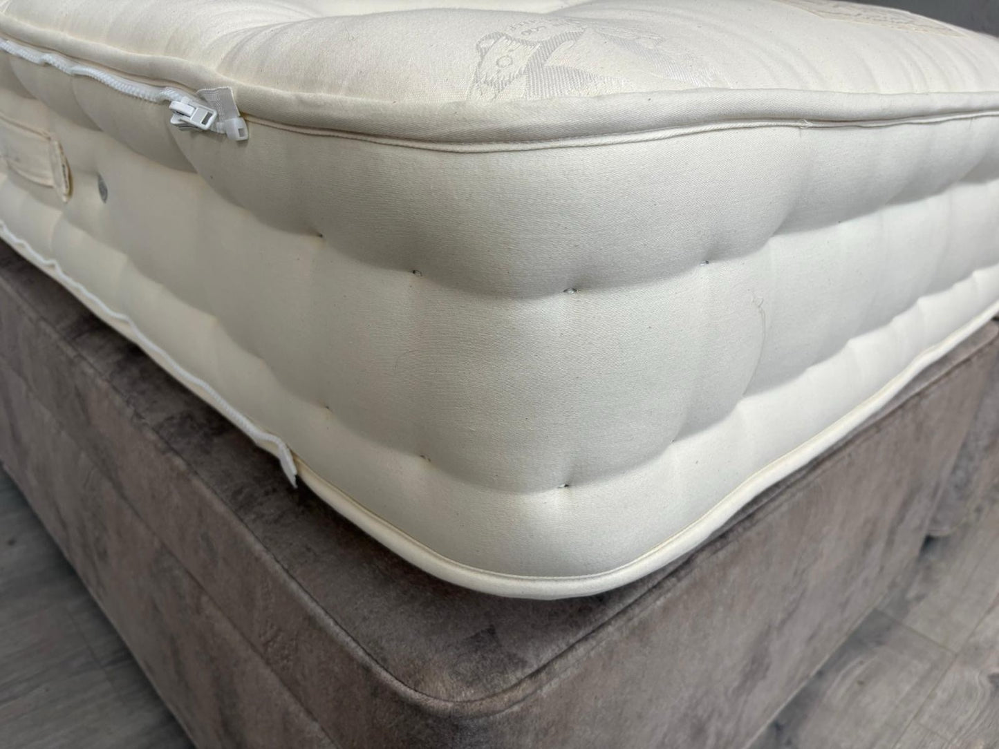 Hypnos Luxurious Earth 01 6ft Superking Mattress Zip and Link, Firm - RRP £3,099