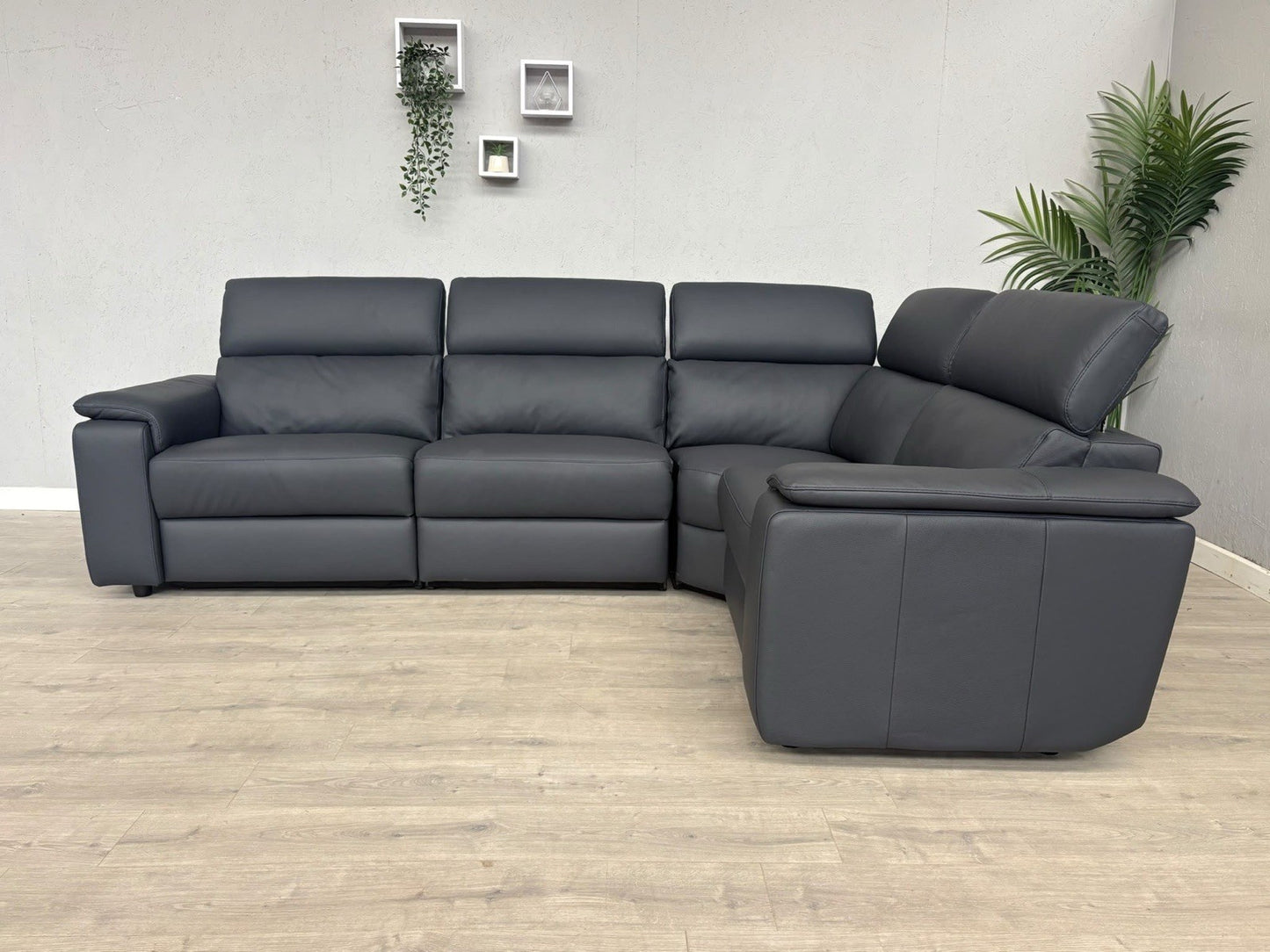 Furniture Village - Nicoletti Davide Small Leather Corner Static  - £4745