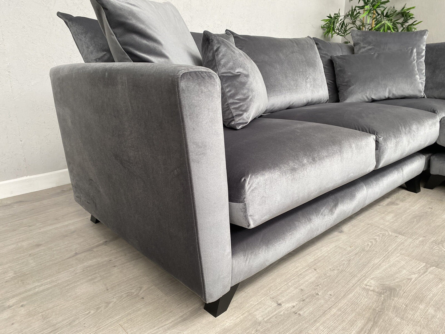 Ashley Manor PONTI Fabric Velvet RHF Corner Sofa ( 3 Corner 1 ) Grey - RRP £2699