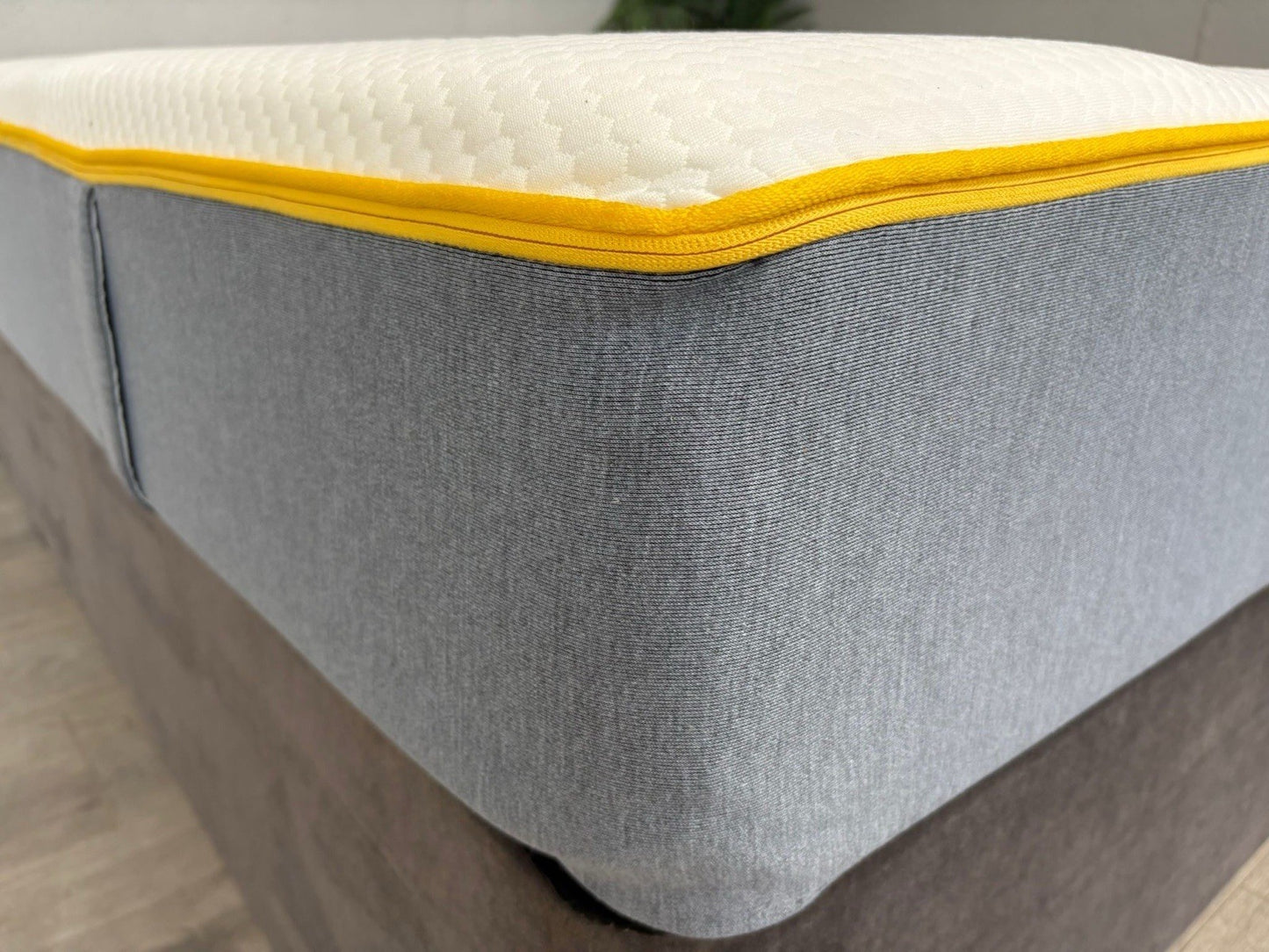 EVE Original Hybrid 4ft 6 Double Mattress, Medium - RRP £599