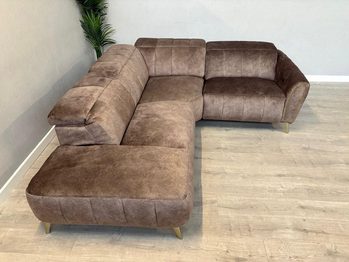 DFS Lidia Right Hand Facing Open Chaise Power Recliner Corner Sofa - RRP £1899