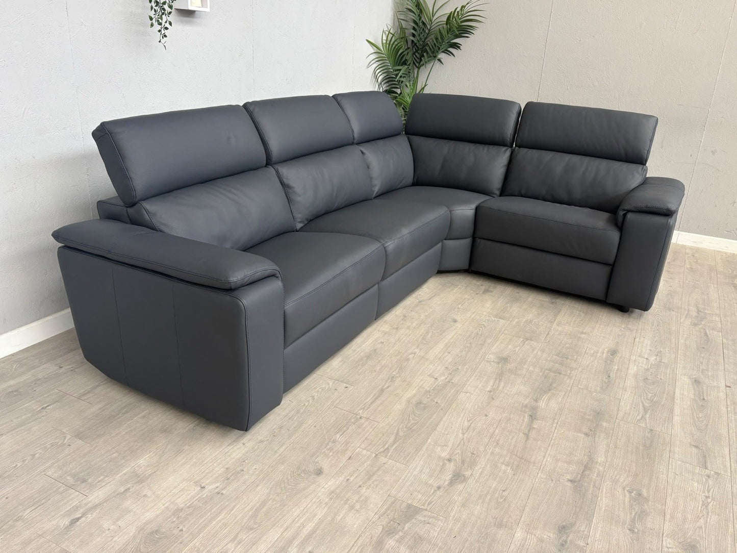 Furniture Village - Nicoletti Davide Small Leather Corner Static  - £4745