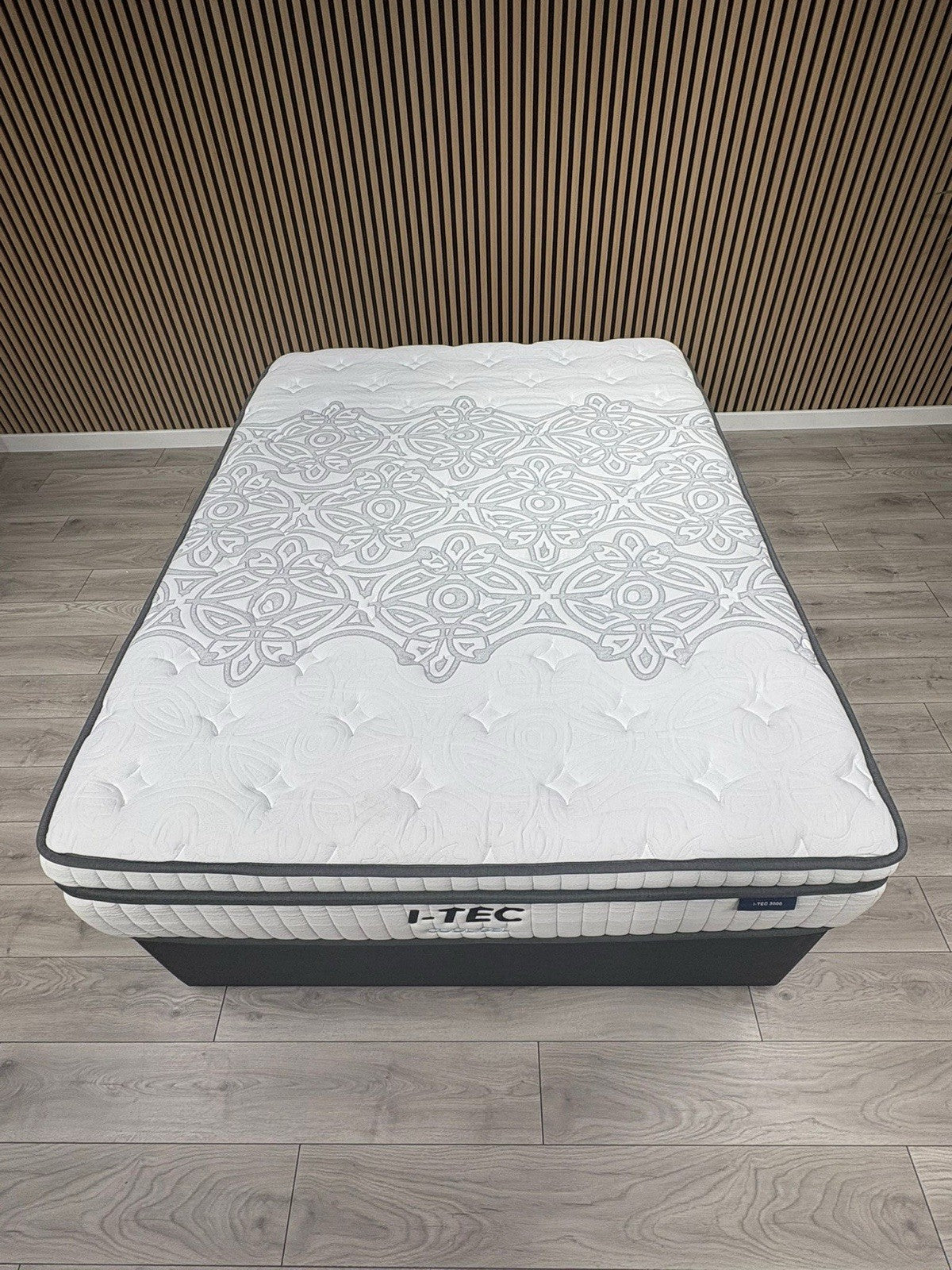 ITEC Cool Gel 3000 / iGel Nano Style 4ft 6 Double Mattress, Medium - RRP £1,499