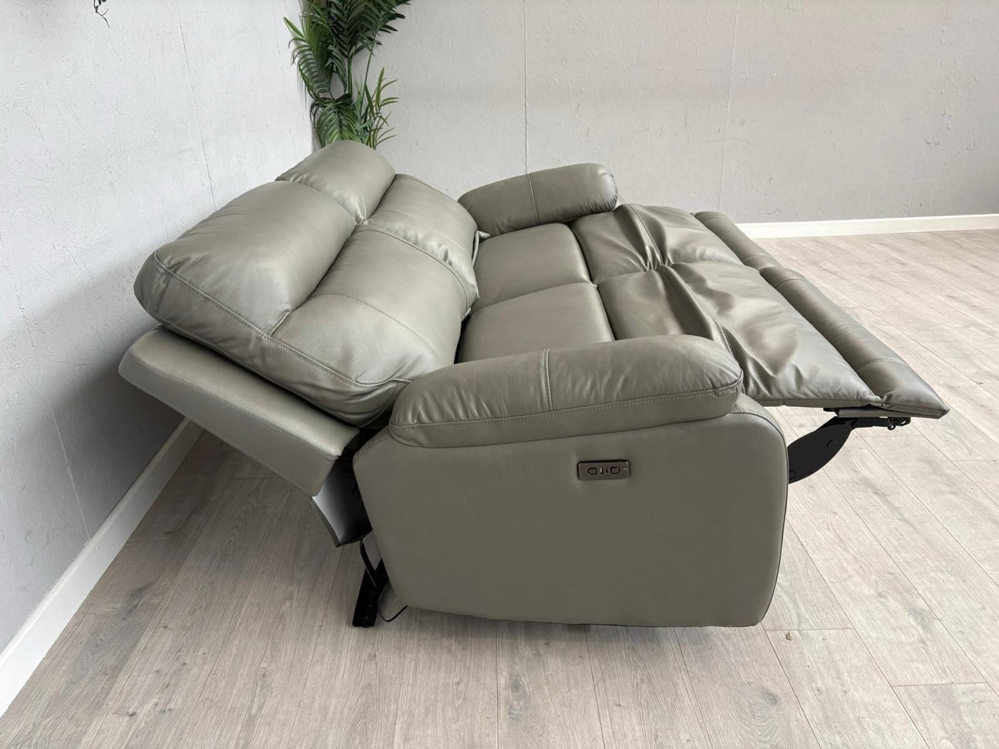 DFS Model Leather 3 Seater Power Recliner Sofa - RRP £1599