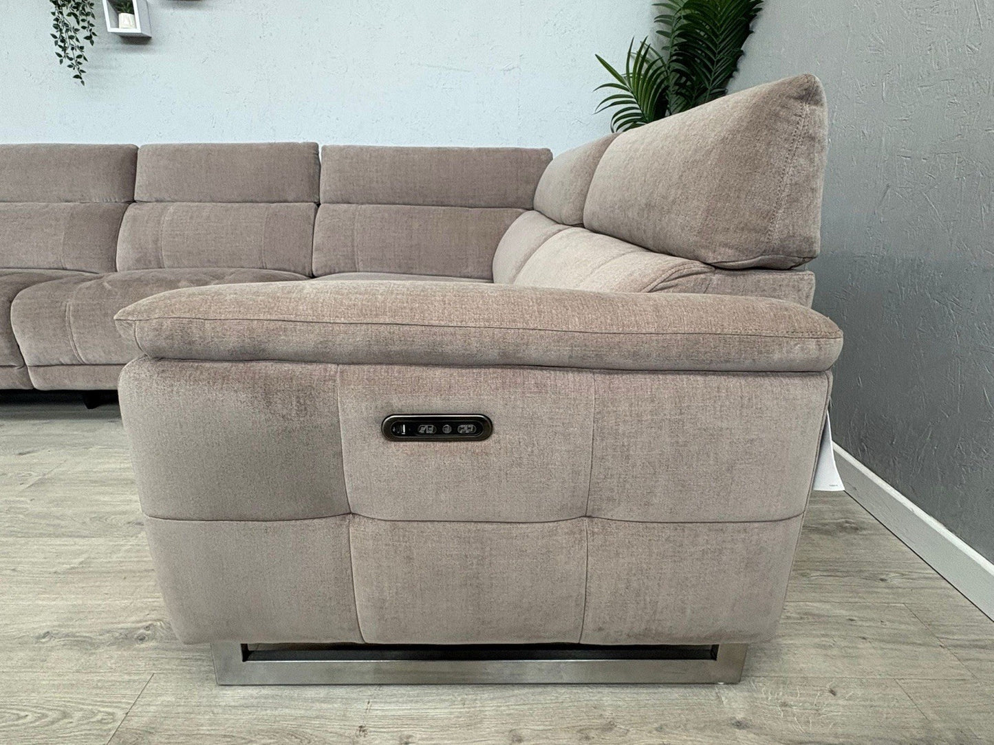 Furniture Village MOET Fabric 2 Corner 1 Power Recliner Corner Sofa - RRP £3295