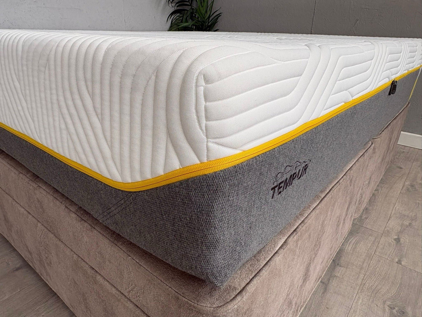 Tempur SENSATION LUXE 6ft Superking Mattress, Firm - RRP £2,699