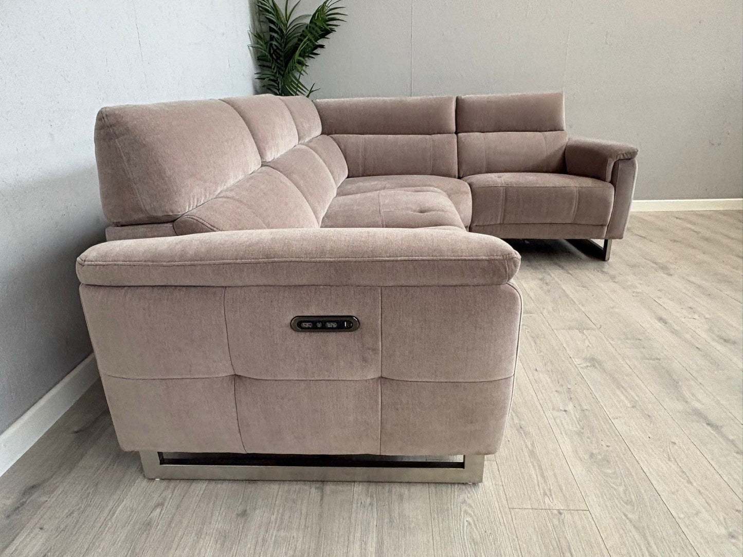 Furniture Village MOET Fabric 2 Corner 1 Power Recliner Corner Sofa - RRP £3295