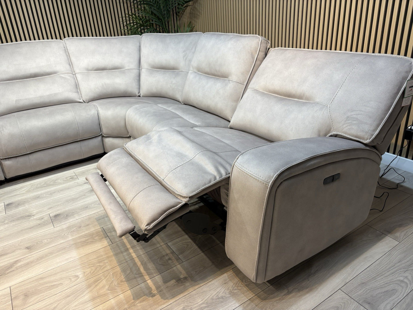 DFS - EXCALIBUR Fabric Large 2 Corner 2 Power Recliner Console Sofa - RRP £3,999