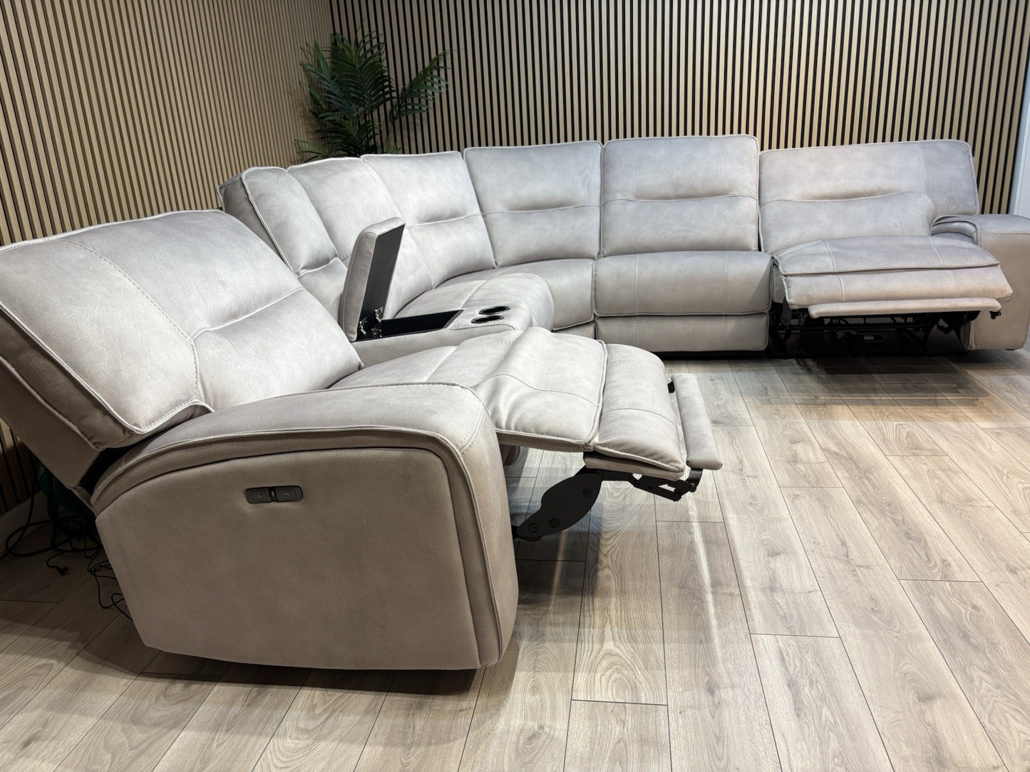 DFS - EXCALIBUR Fabric Large 2 Corner 2 Power Recliner Console Sofa - RRP £3,999