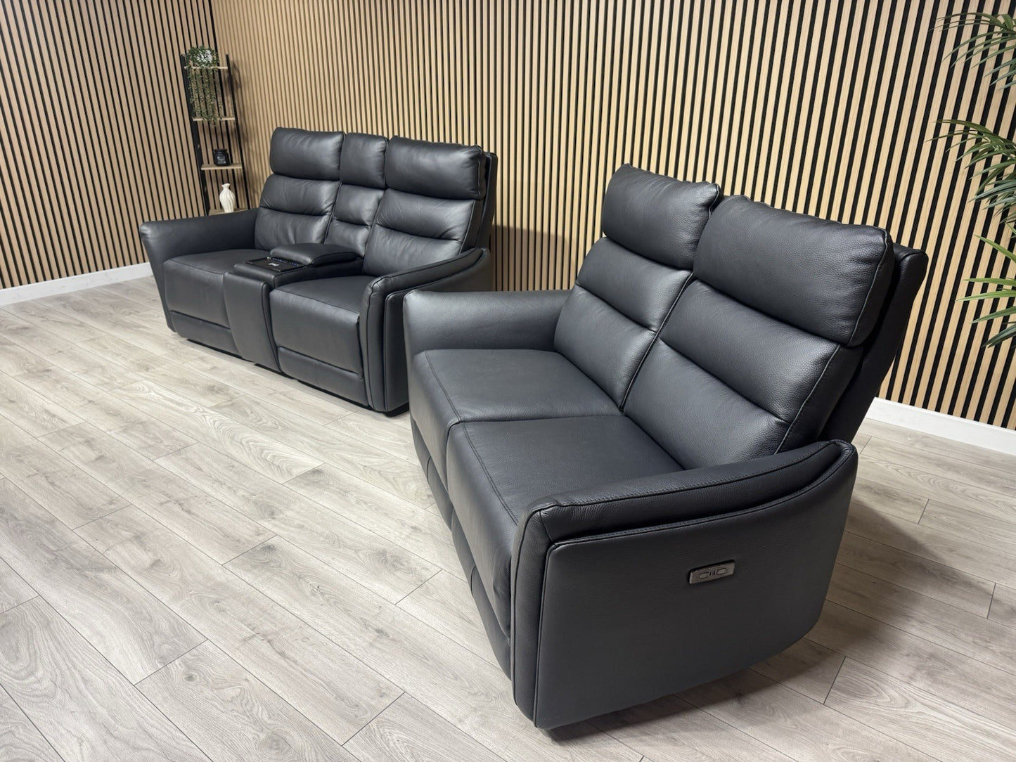SCS  Cleveley Leather 2+2 Seater Power Recliner/Headrests + Console  - RRP £2898