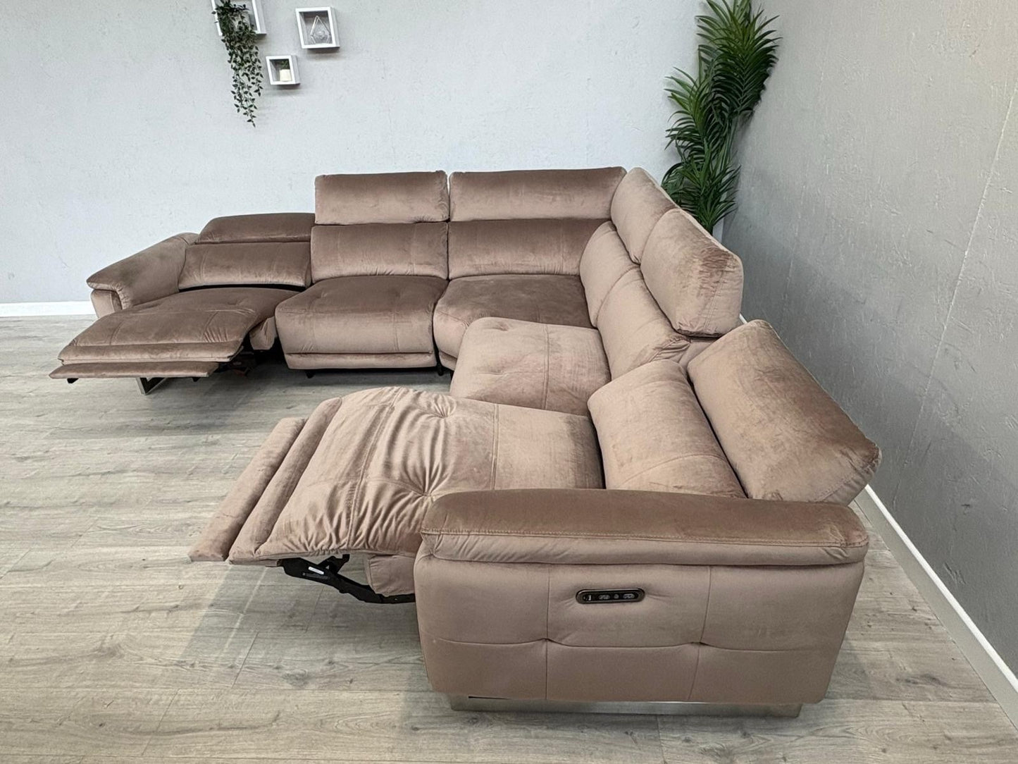 Furniture Village MOET Fabric 2 Corner 2 Power Recliner Corner Sofa - RRP £3595