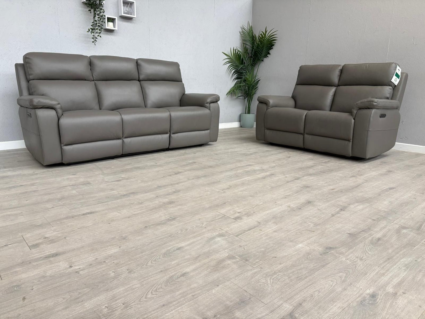 Furniture Village RAVEN Leather 3 + 2 Seater Power Recliner Sofa Set - RRP £2390