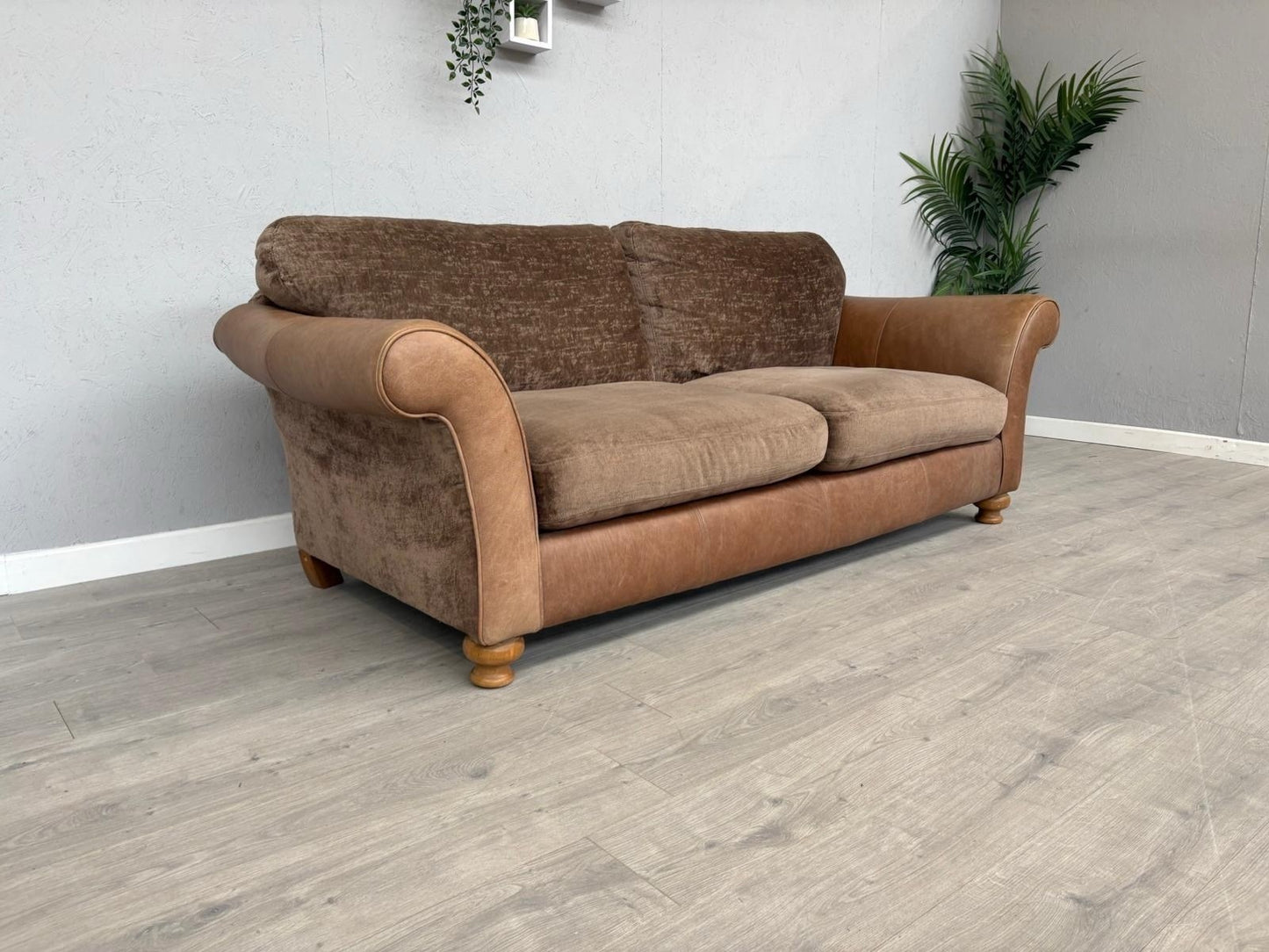 Alexander & James 3 Seater Fabric/Leather Sofa RRP: £2000