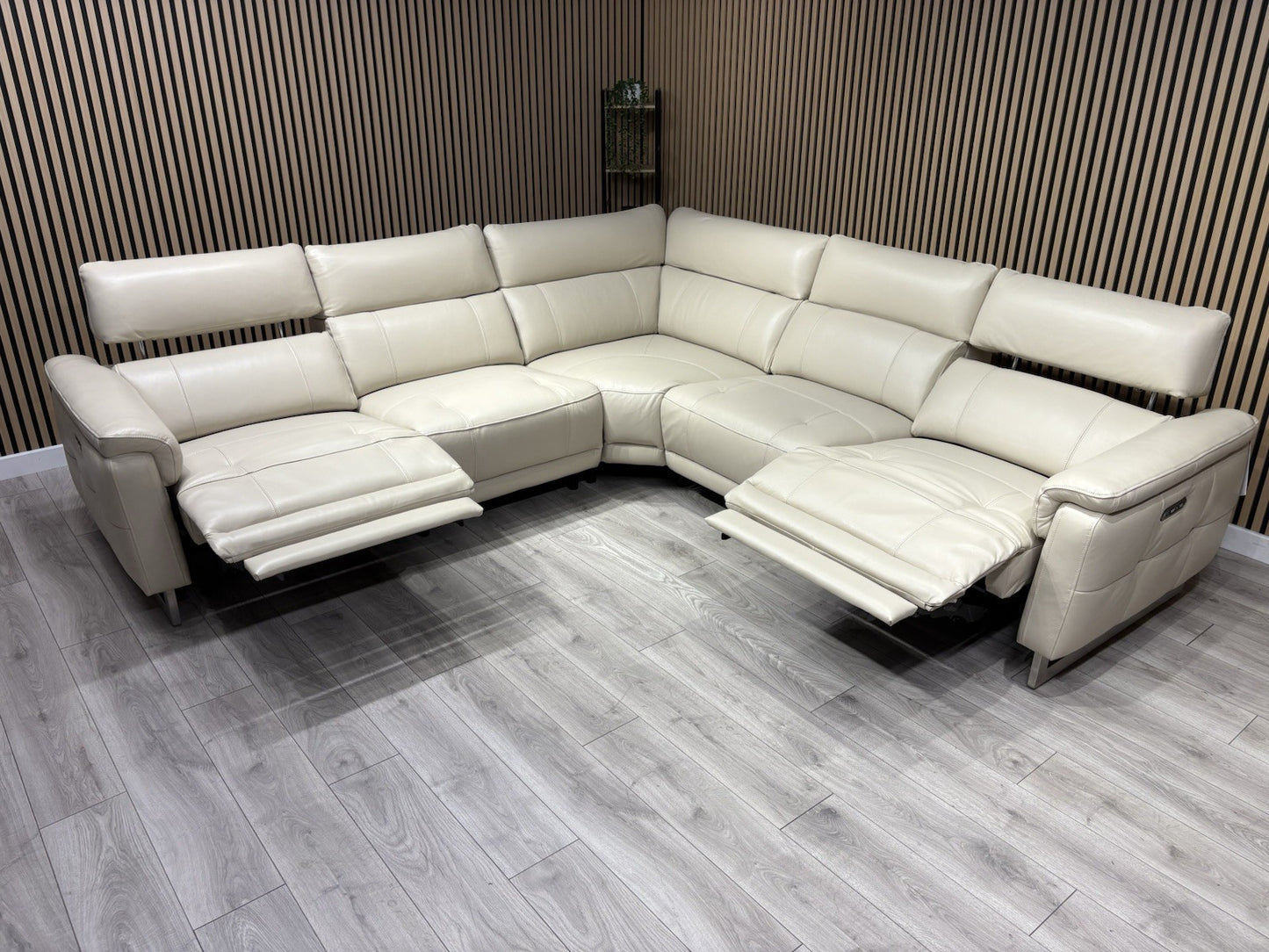 Furniture Village MOET Leather 2 Corner 2 Power Recliner Sofa + Stool RRP £5,390