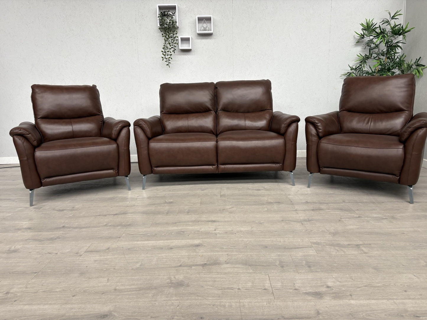 Furniture Village DAYTONA Leather 2 Seater Sofa + 2 x Armchairs - RRP £3,385