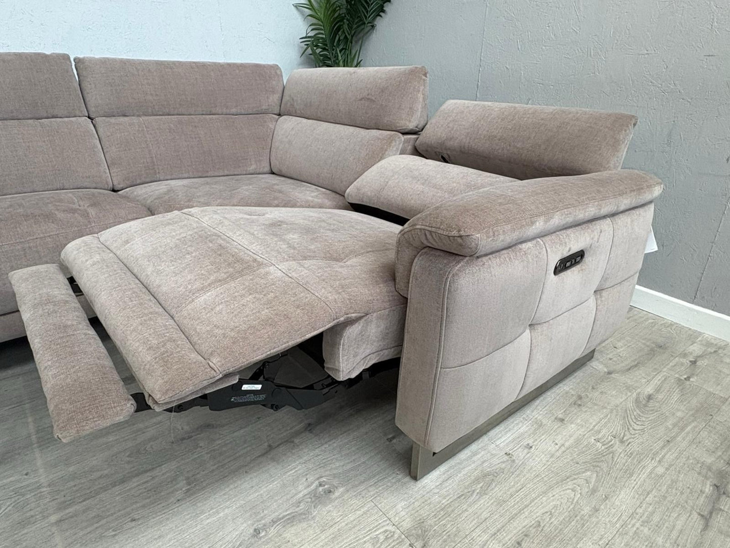 Furniture Village MOET Fabric 2 Corner 1 Power Recliner Corner Sofa - RRP £3295