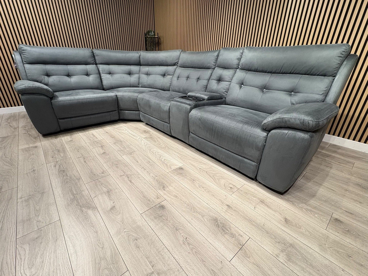 SCS Belford 1 Corner 3 Power Recliner Sofa with Media Console - RRP £2599