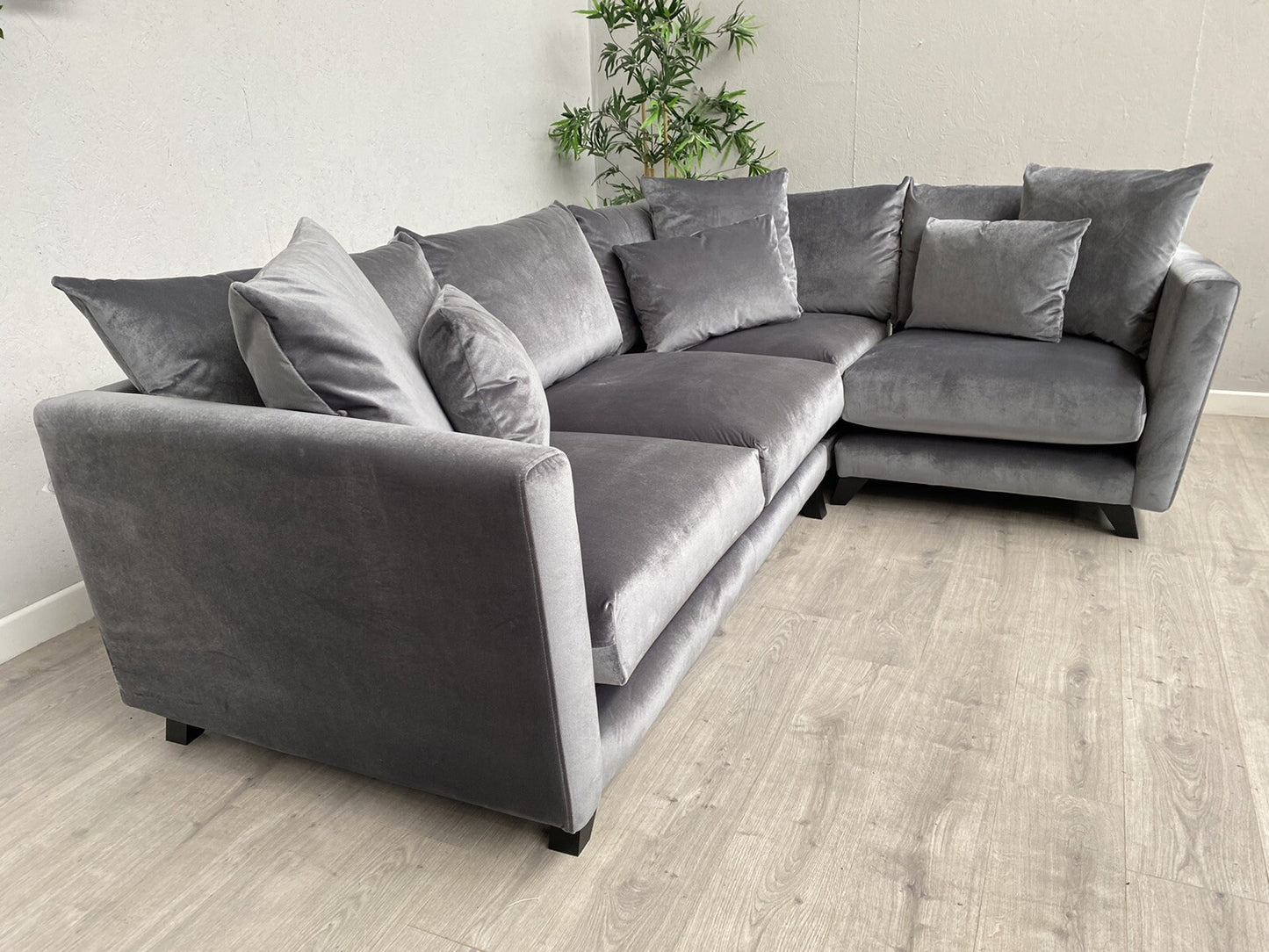 Ashley Manor PONTI Fabric Velvet RHF Corner Sofa ( 3 Corner 1 ) Grey - RRP £2699