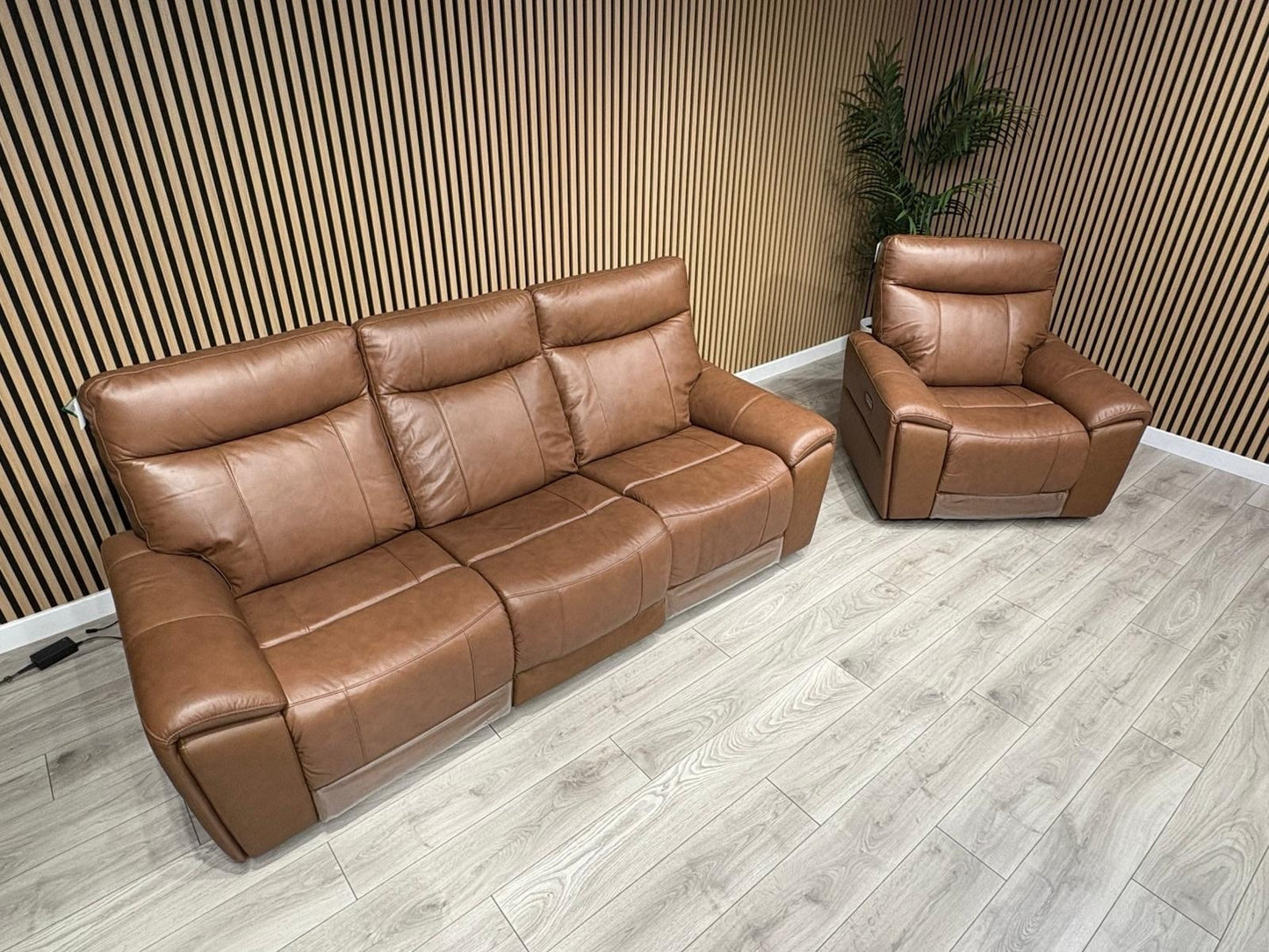 DANETTI Leather 3 Seater Sofa + Armchair Power Recliner Set - RRP: £3298