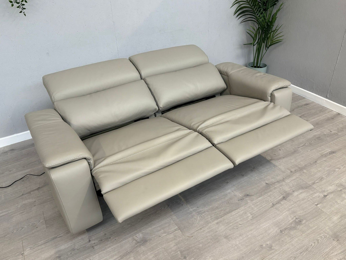 F. Village - Nicoletti DAVIDE Leather 3 Seater Power Recliner - RRP £2845
