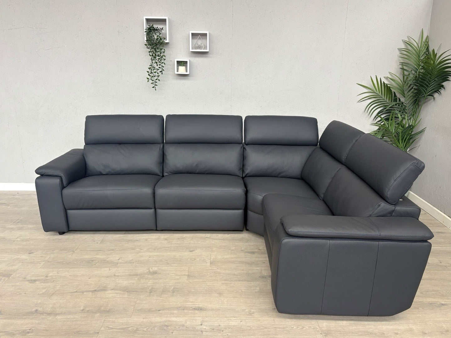 Furniture Village - Nicoletti Davide Small Leather Corner Static  - £4745