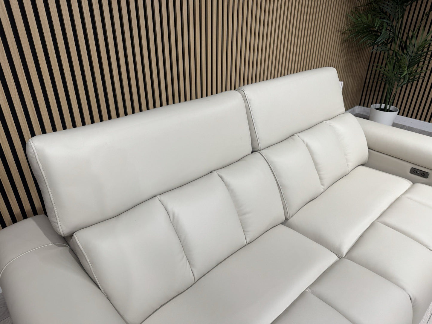 DALLAS Leather 3 Seater Double Power Chaise Sofa, Bluetooth Speakers - RRP £1999