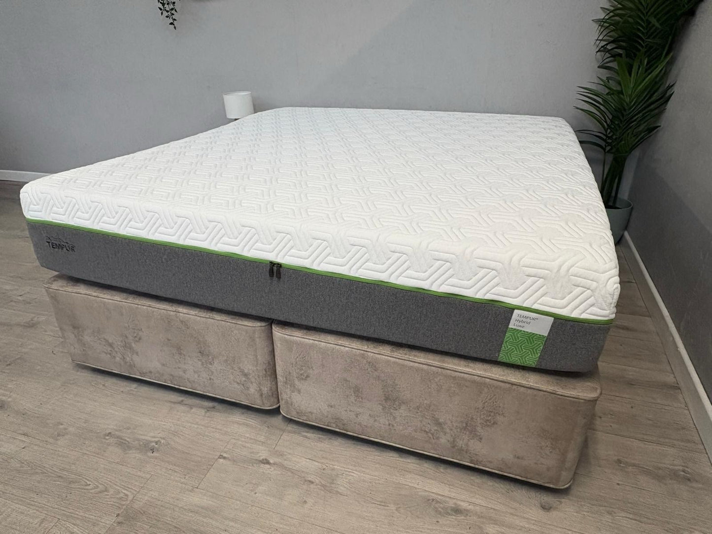 Tempur HYBRID ELITE LUXE 6ft Superking Mattress, Medium - RRP £2,599