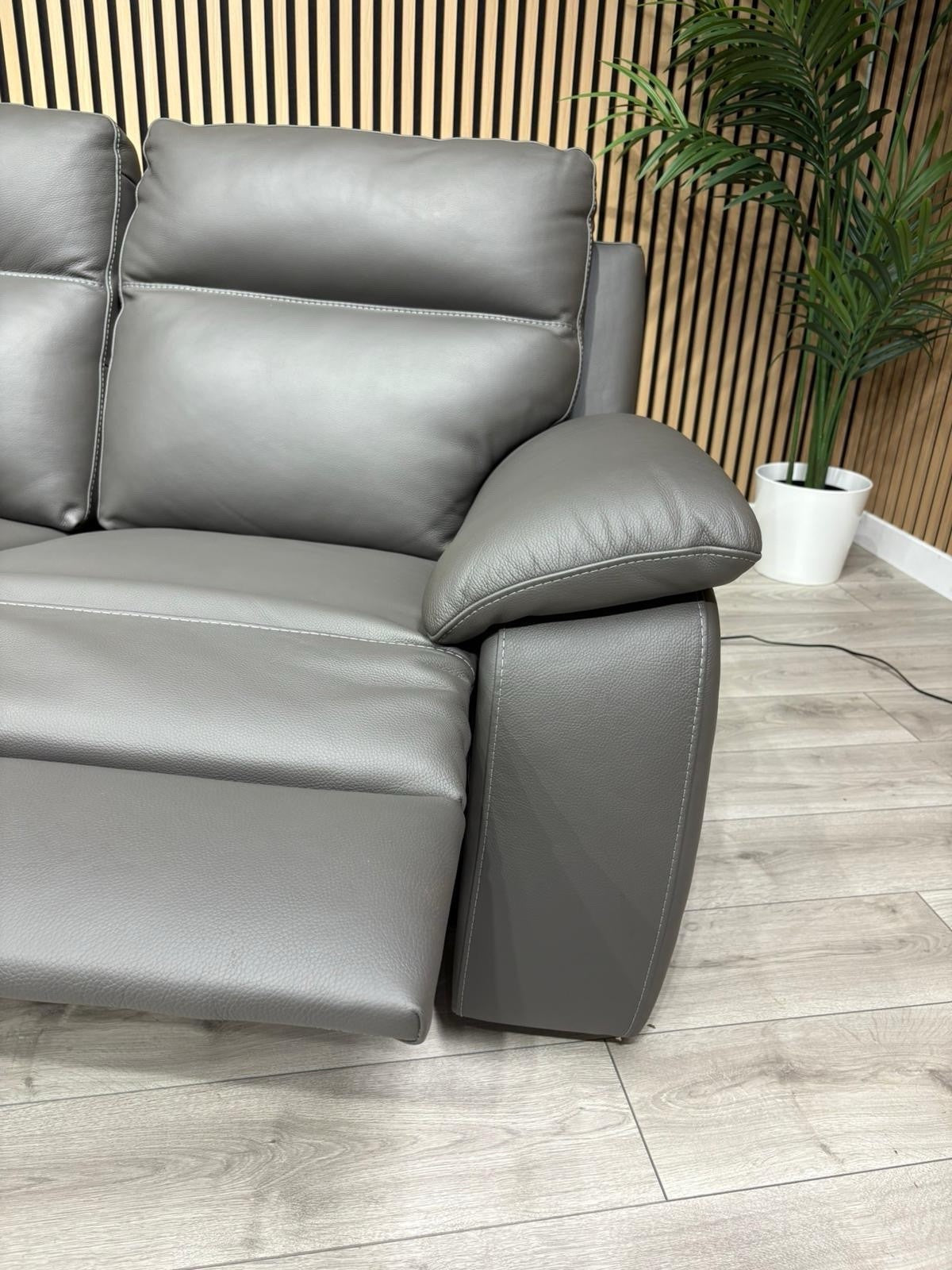 F. Village Nicoletti PEPINO Leather 2 x 2 Seater Recliner Sofa Set - RRP £4,990