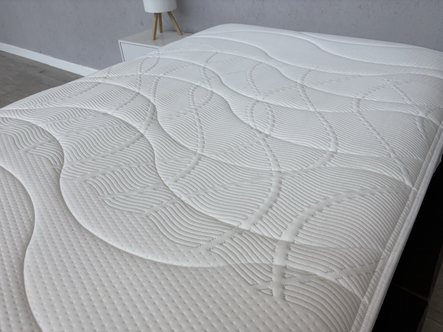 Slumberland RESPONSE LATEX LUXE 4ft Small Double Mattress, Firm - RRP £799