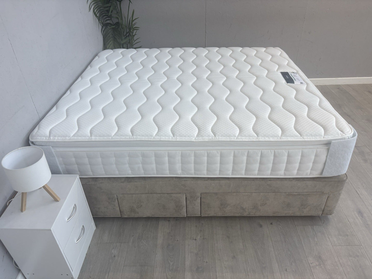 Silentnight 2000 Pocket Pillowtop 6ft Superking Mattress - RRP £1,099