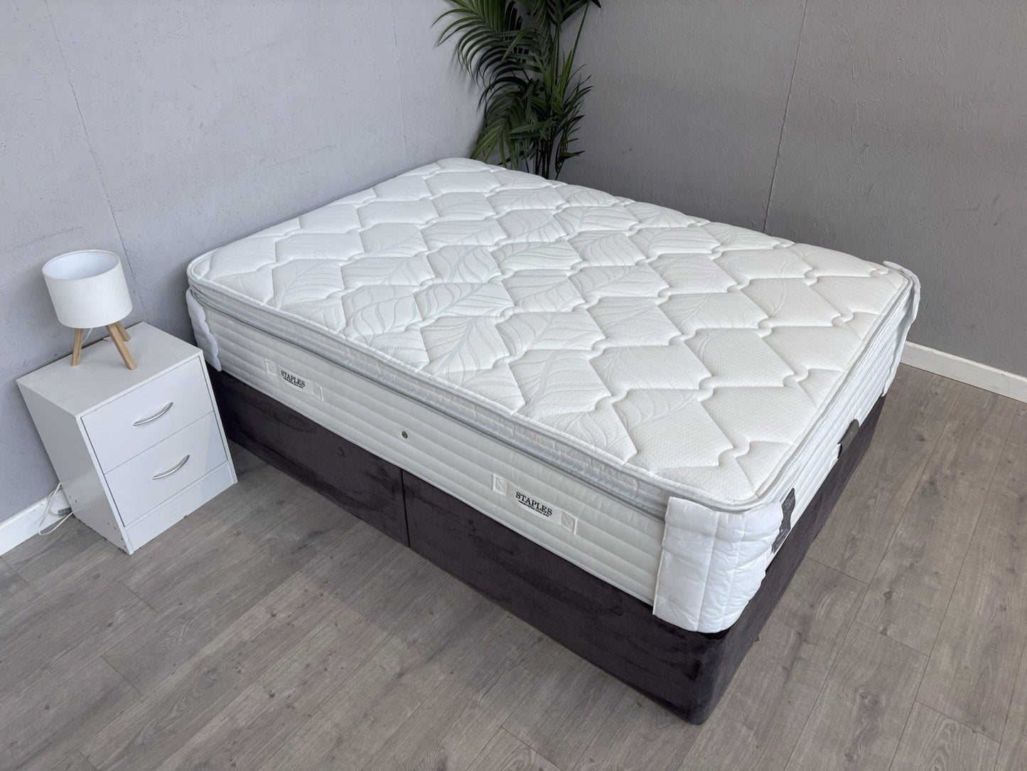 Staples and Co Eco Revitalise Pocket 3800 4ft 6 Double Mattress - RRP £1,499