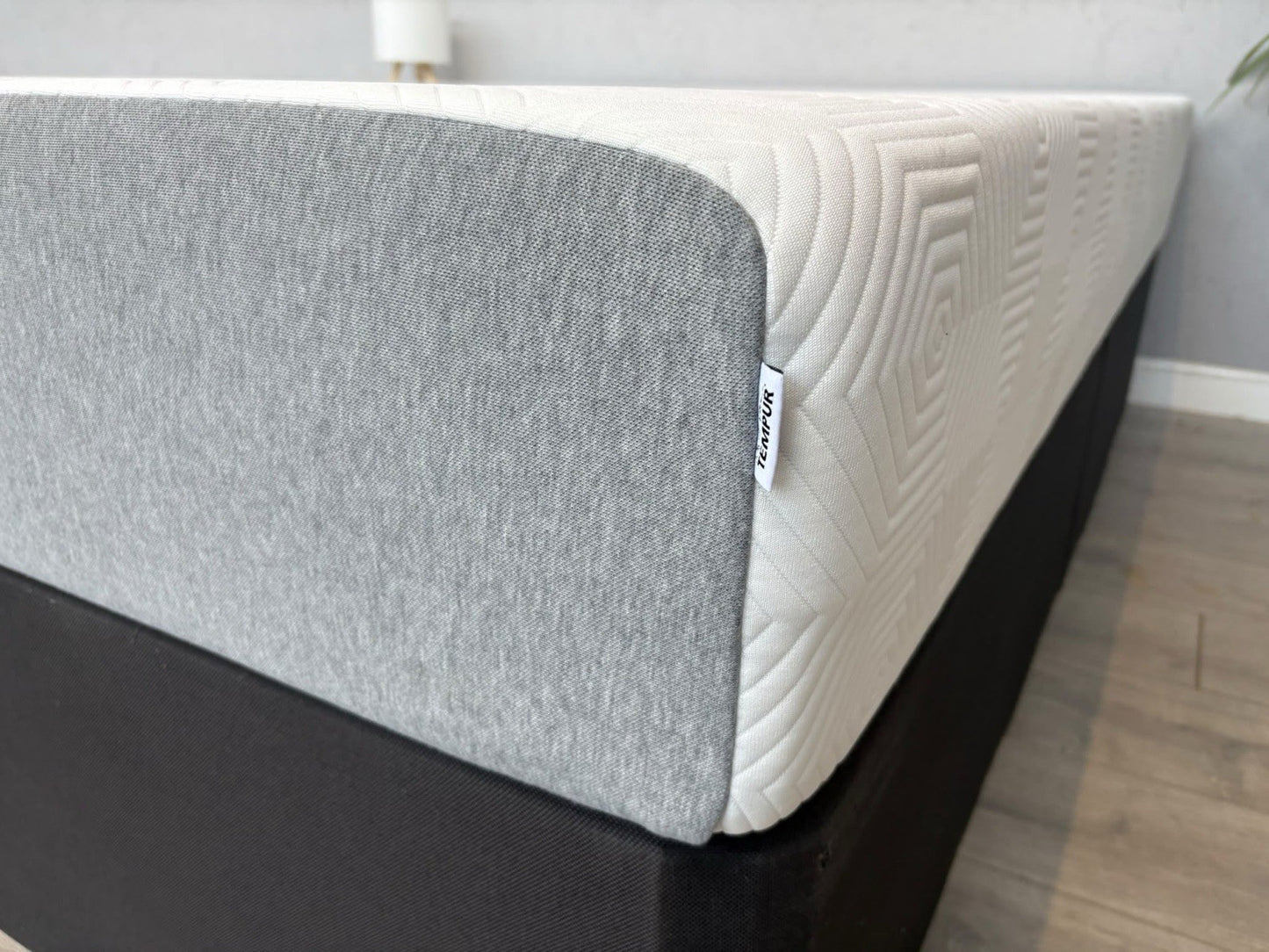 TEMPUR EASE 25 - 5ft Kingsize Mattress, Medium Firm - RRP £1599